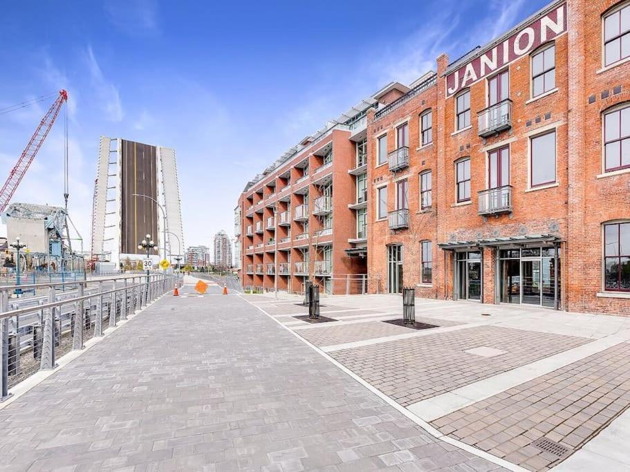 Waterfront Living In - Rooftop Patio, Bbq, Gym, Coffee Apartment Victoria