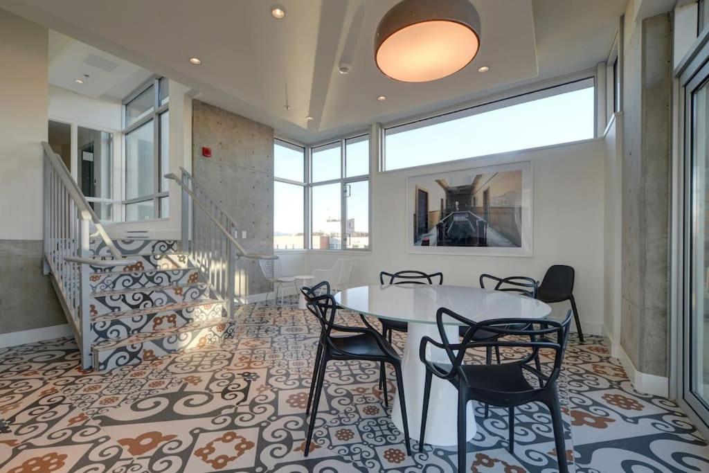 Waterfront Living In - Rooftop Patio, Bbq, Gym, Coffee Victoria